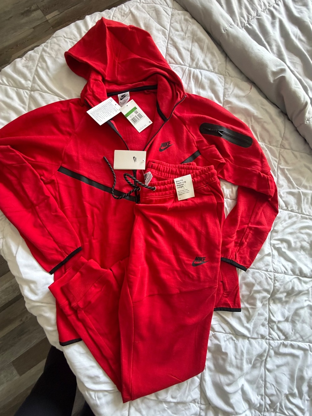 Nike Red Men’s Hooded Zip Jacket & Matching Joggers Set - Picture 2 of 6